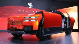 　ジャパンモビリティショーナゴヤでトヨタ自動車が展示する「センチュリー」のクーペ＝２１日午後、名古屋市