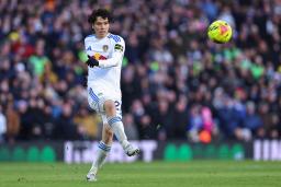 　サッカーのイングランド・プレミアリーグでアストンビラ戦に出場したリーズの田中碧＝２３日、リーズ（ゲッティ＝共同）