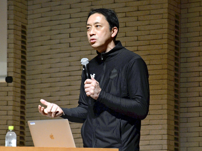 スタジアム建設について説明する大倉社長