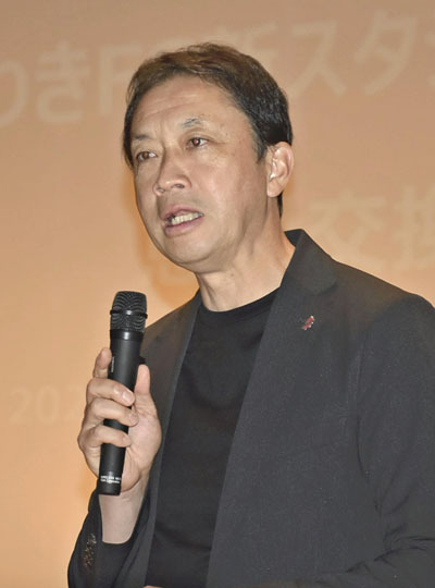 新スタジアム構想について説明する大倉社長
