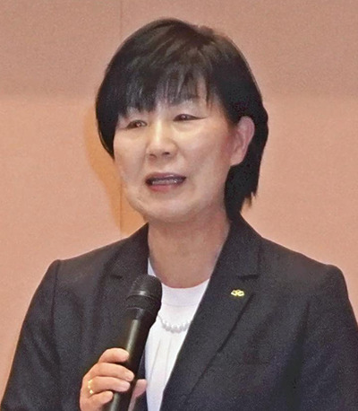 あいさつする石幡会長