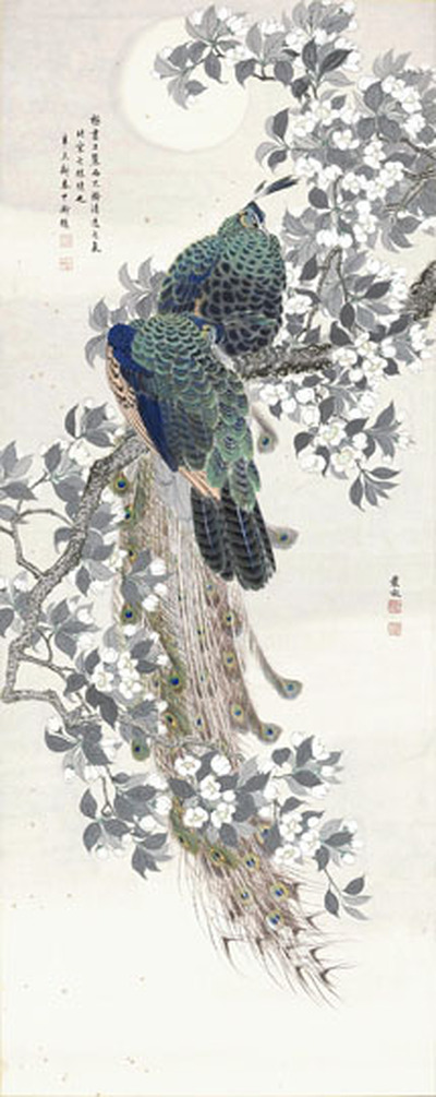 渡辺晨畝の「月下孔雀」（１９３１年）。墨で描かれた梨の木が、月明かりに照らされたクジャクの姿を引き立てている