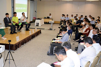 除染土壌の県外最終処分や再生利用を巡り質問や意見が飛び交った討論会＝東京都内