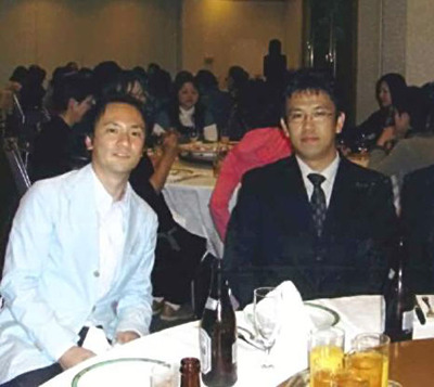 社内懇親会に出席する常務時代の私（左）。新たに覚えることも多く奔走していた私だが、社内懇親会はグループ会社と親睦を深める大切な機会だった