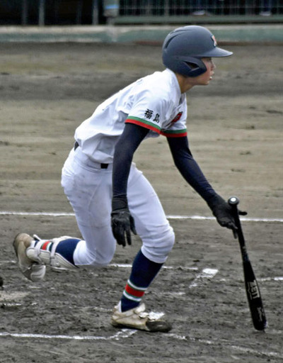 【相馬農―只見】２回裏只見１死二塁、適時二塁打を放つ山内＝白河グリーンスタジアム