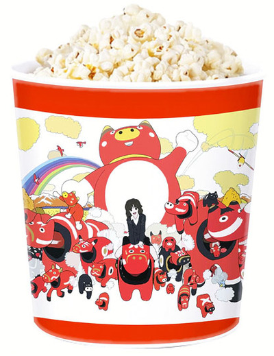 「赤のキヲク」がデザインされたポップコーン容器