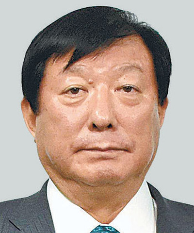 亀岡偉民被告