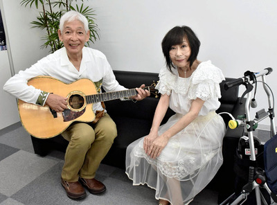 「皆さんに喜んでもらえるステージを見せたい」と意気込む美一さん（左）と陽子さん