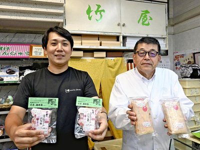 商品を手がけた穂積社長（右）と谷口社長