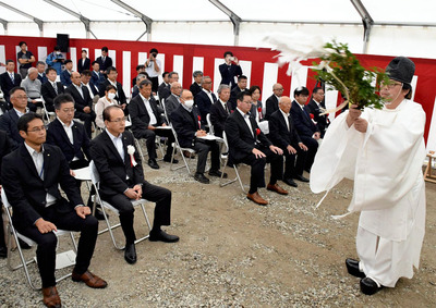 工事の安全を祈願した関係者