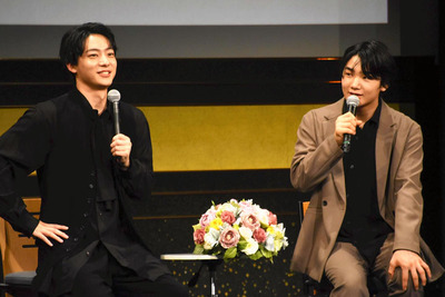 撮影時の心境や思い出などを語る井上さん（左）と寺田さん