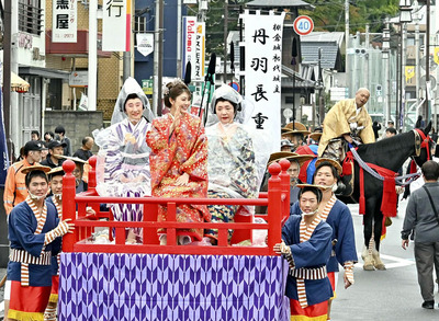 棚倉城の築城４００年を記念した棚倉城フェスタ＝２５日午後、棚倉町