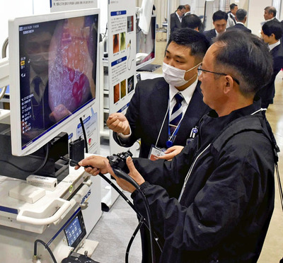 最新の医療機器を紹介している会場