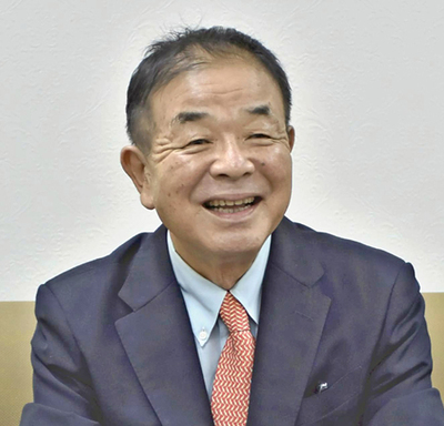 「野球を通じて人間力を育み、日本一を目指す」と抱負を語るエフコムBC新監督の道方氏