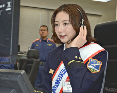 模擬通報を体験する武田さん