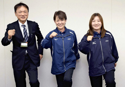 大会への参加を呼びかける（左から）宍戸部長、山内課長、大友さん