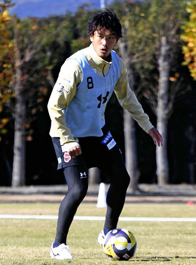 ホーム最終戦に向け「隙を見せずに戦いたい」と意気込むＭＦ山下＝クレハ総合グラウンド