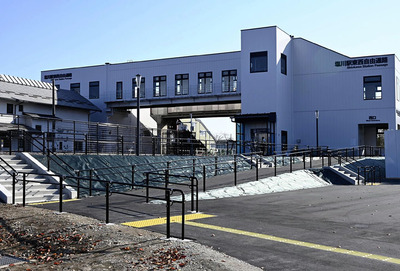 ２４日正午に供用が開始となる塩川駅東西自由通路