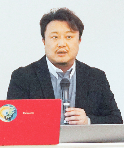 調査結果について説明する関谷教授