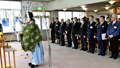 スキー場の安全を祈願する出席者