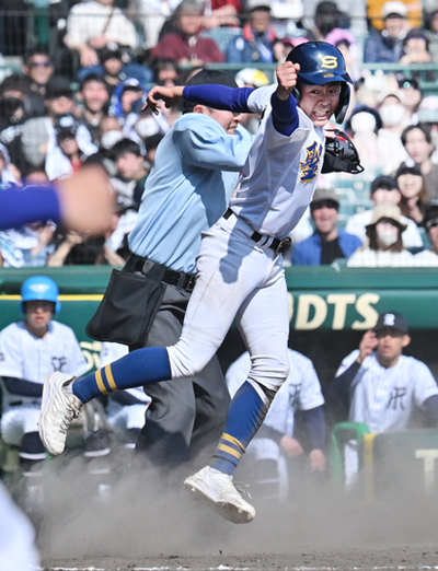 新聞部門・スポーツ部門で銅賞を受賞した「サヨナラの生還―甲子園春夏通算３０勝達成―」