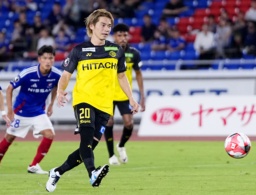 　横浜Ｍ―柏　後半、チーム２点目となるＰＫを決める柏・瀬川＝日産スタジアム