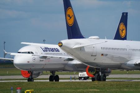 　ベルリン近郊の空港に駐機するルフトハンザ機＝２０２０年（ゲッティ＝共同）
