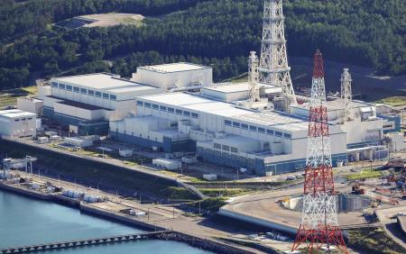 　新潟県の東京電力柏崎刈羽原発。左から、５号機、６号機、７号機＝２０２４年９月