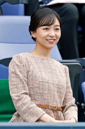 　テニスの全日本選手権決勝の観戦のため、有明コロシアムを訪問された佳子さま＝１２日午前、東京都江東区