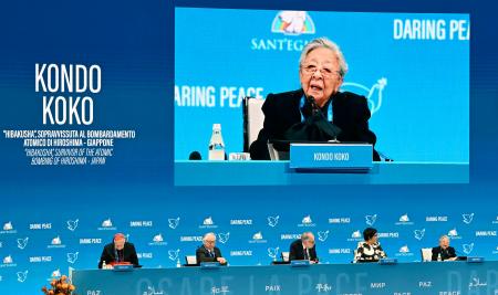 国際会議でスピーチする近藤紘子さん=26日、ローマ(共同)