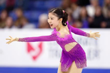 女子SP 演技する千葉百音=サスカトゥーン(共同)