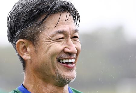 　三浦知良＝１０月２６日、四日市市中央陸上競技場